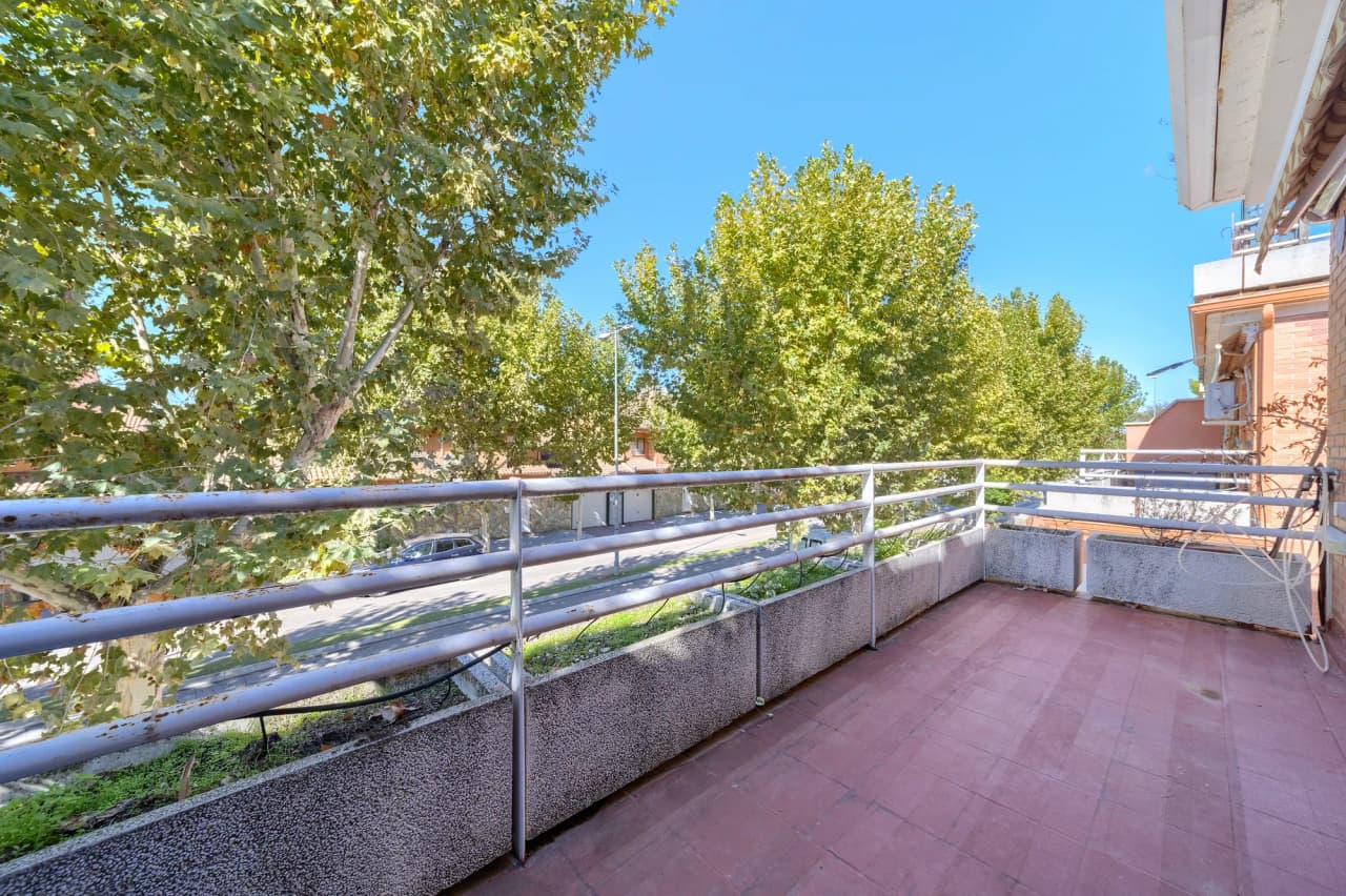 Terraza con vistas a la avenida
